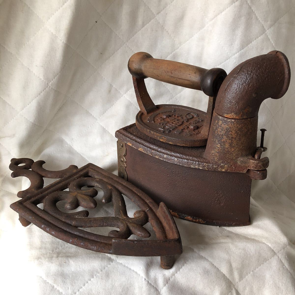 大正 昭和時代 隅入れて使える古いアイロン 蓋に東京千代田火のし説  