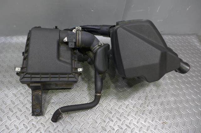 ノア DAA-ZWR80G エアクリーナー エアー BOX 070 17700-37292