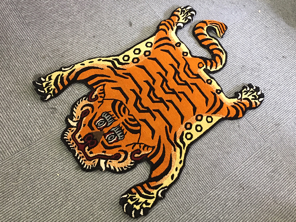 SALE 『本物』 チベット絨毯　チベタンタイガー　特大　約183cm SALE 『本物』 チベット絨毯 チベタンタイガー 特大 約183cm SALE