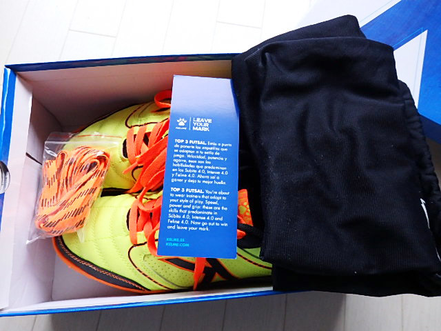 即決★1度使用のみ 新品に近い★KELME ケルメ フットサル サッカー トレーニング シューズ 27cm★甲高 幅広 ワイド3E 屋外 ターフ■ミズノ
