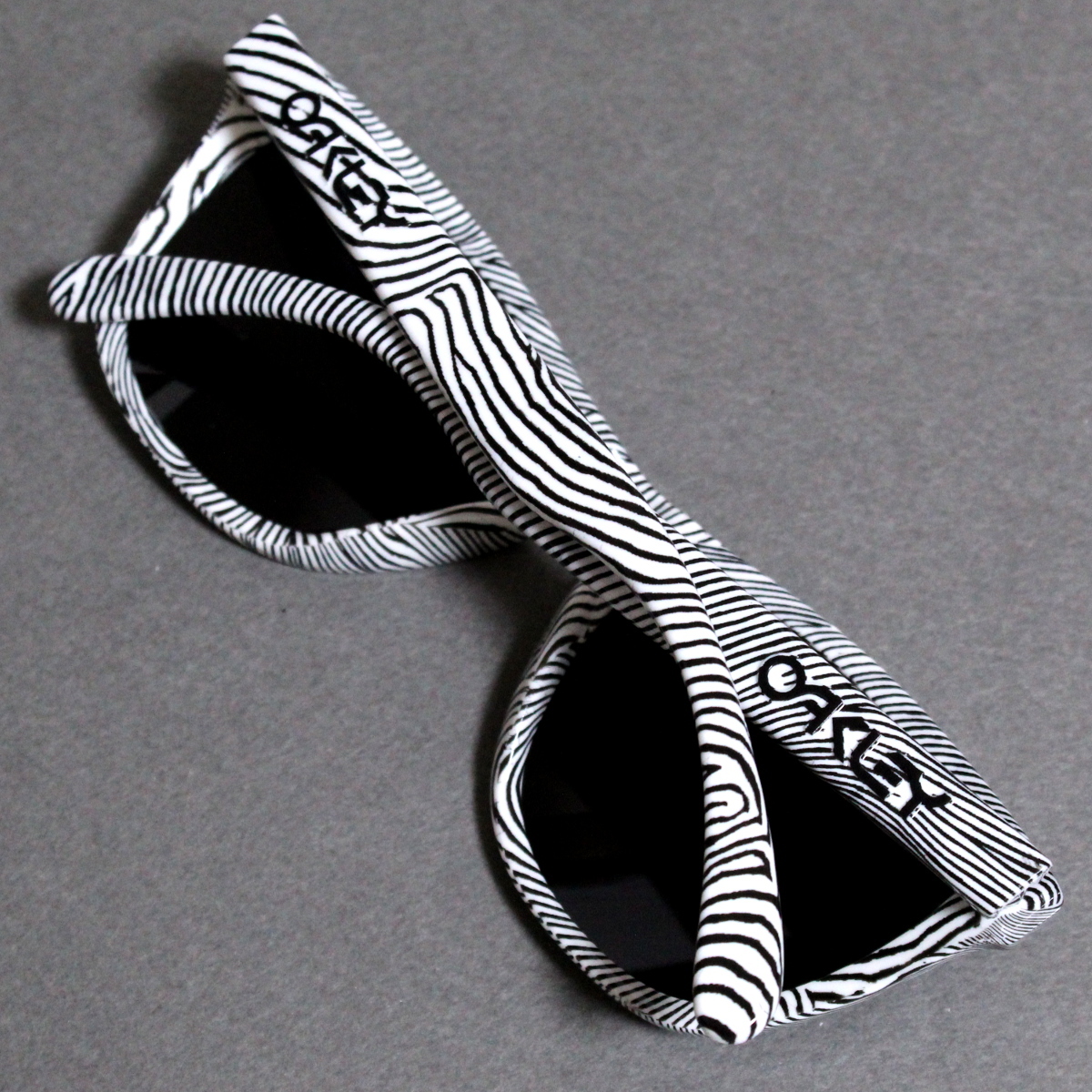 オークリー Frogskins Ron 激レア レア！ロン サングラス｜Yahoo ロン