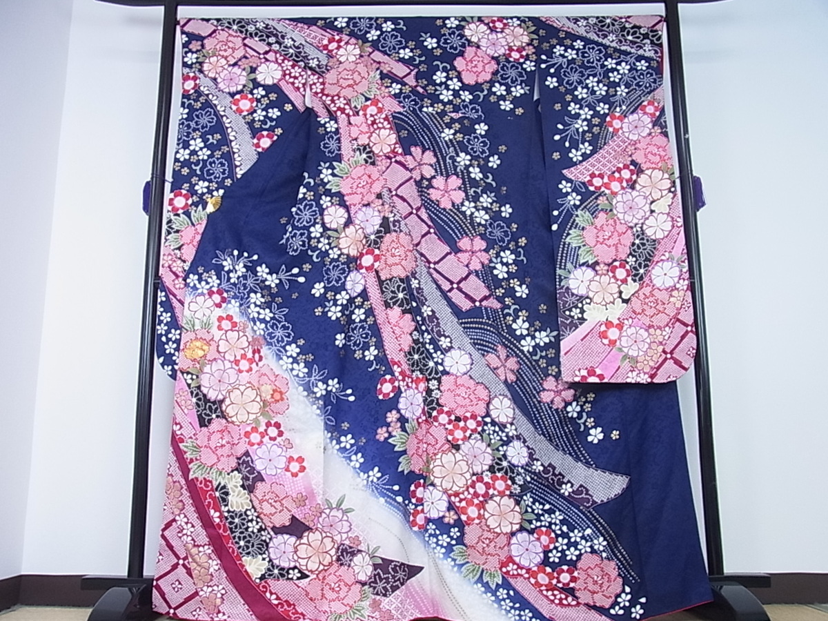 ベストストア日本一受賞店！■花美人着物■豪華振袖・長襦袢・袋帯セット　駒刺繍　舞桜文　暈し染め　金彩　逸品　v300