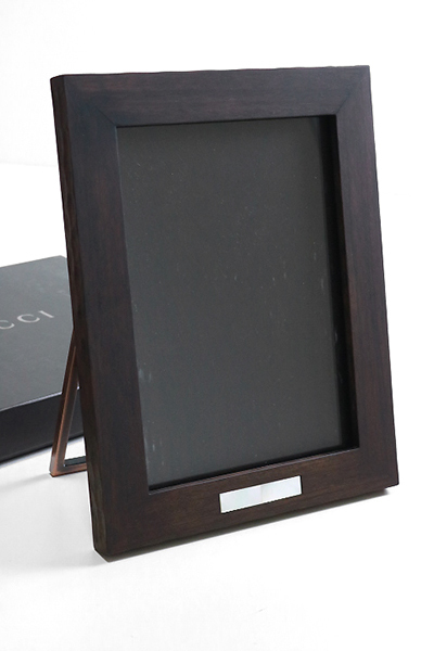 定番，セール GUCCI 木製 フォトフレーム 小 ブラウン ウッド シマ 写真立て フォトスタンド グッチ J-4(その他)｜売買されたオークション情報、yahooの商品情報をアーカイブ公開 - オークファン その他