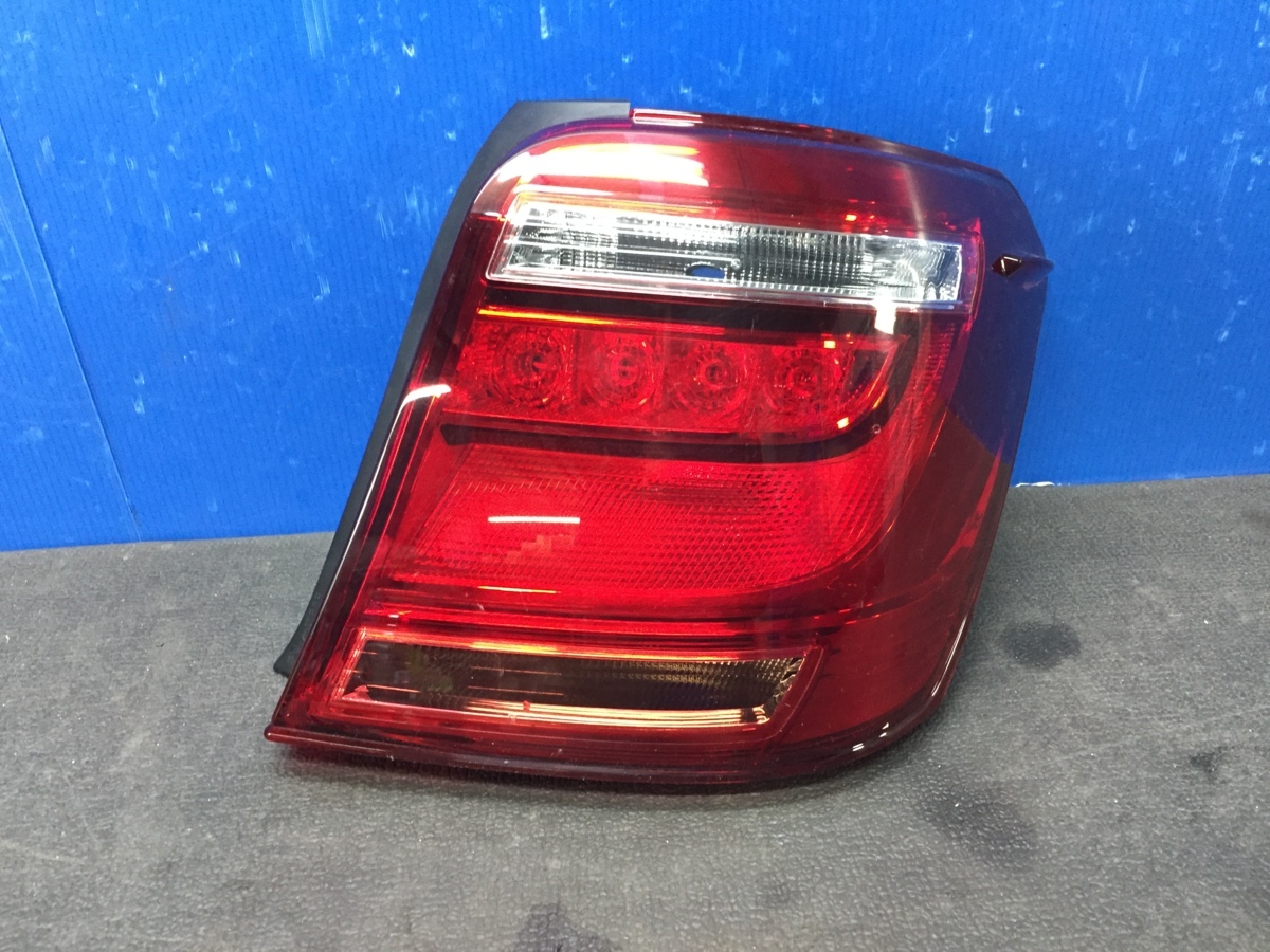 トヨタカローラ純正左側テールランプユニットKoito 12-598 トヨタ