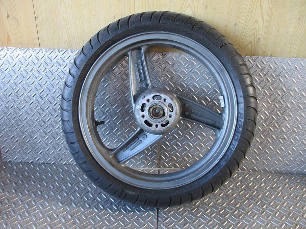K68-02 GPZ900R フロントホイール 山あり