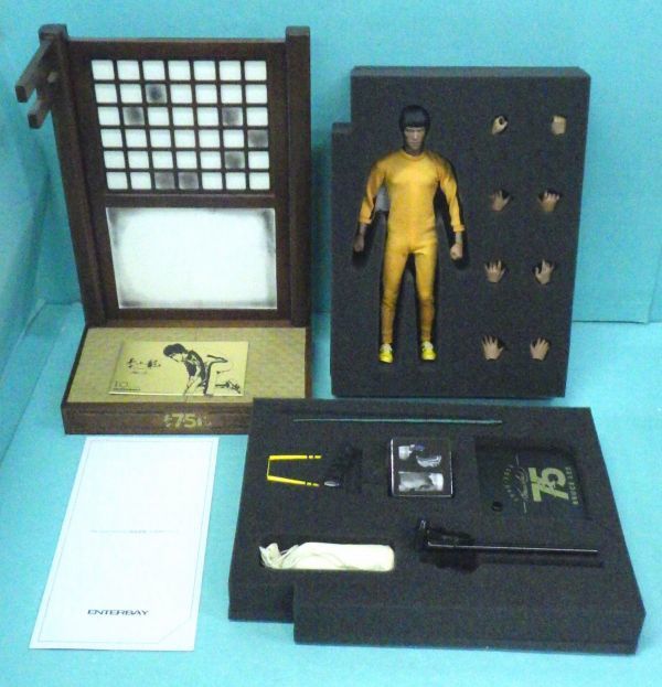 m003 ブルース・リー生誕75周年記念 1/6フィギュア リアルマスターピースコレクティブル 保管品
