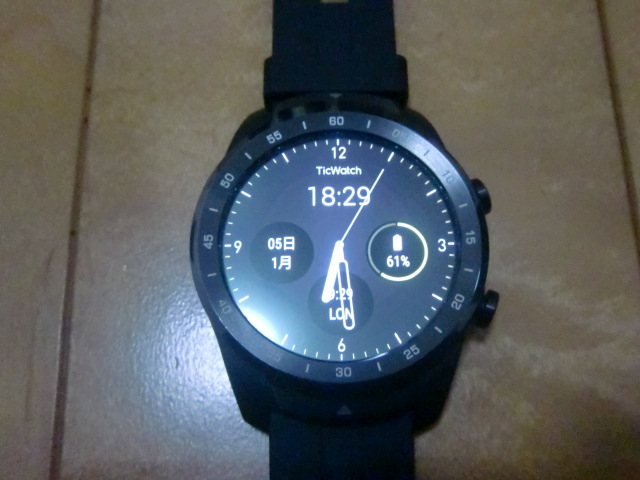 ☆美品☆ TicWatch Pro（黒） 箱・充電器・取説 付属 予備磁気充電
