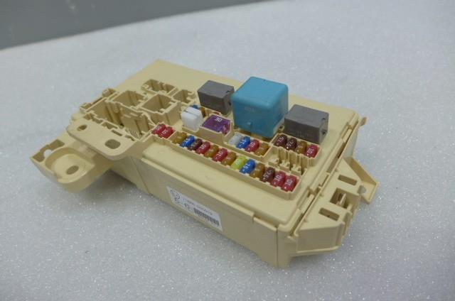 ピクシスメガ DBA-LA700A ヒューズボックス ヒューズBOX R71 ウェイク