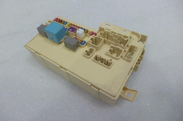 ピクシスメガ DBA-LA700A ヒューズボックス ヒューズBOX R71 ウェイク