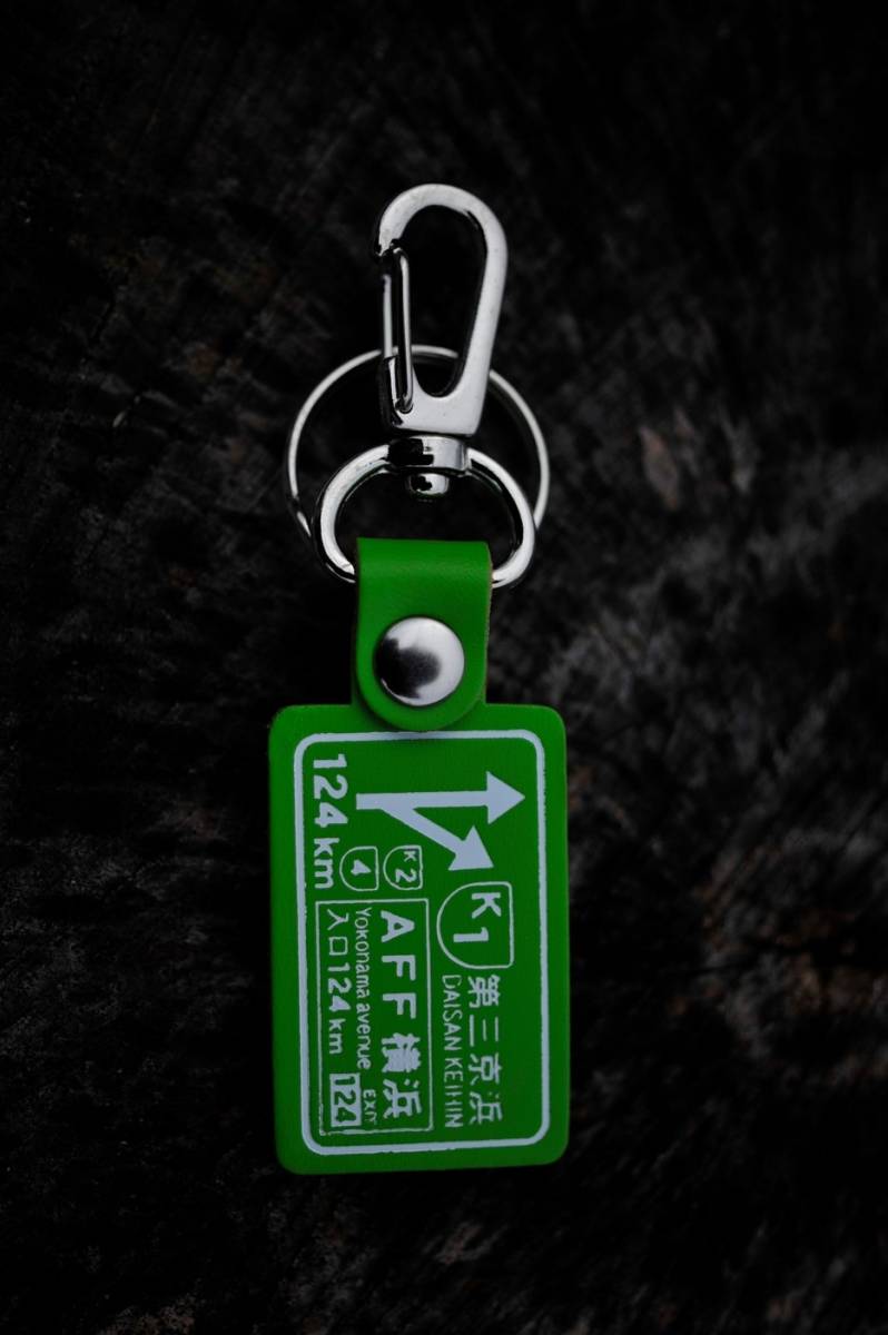 【非売品】D&G スニーカー型キーホルダー 緑 キーホルダー | Dual 直営店・ウェブショップ限定 クーポンで49％OFF馬