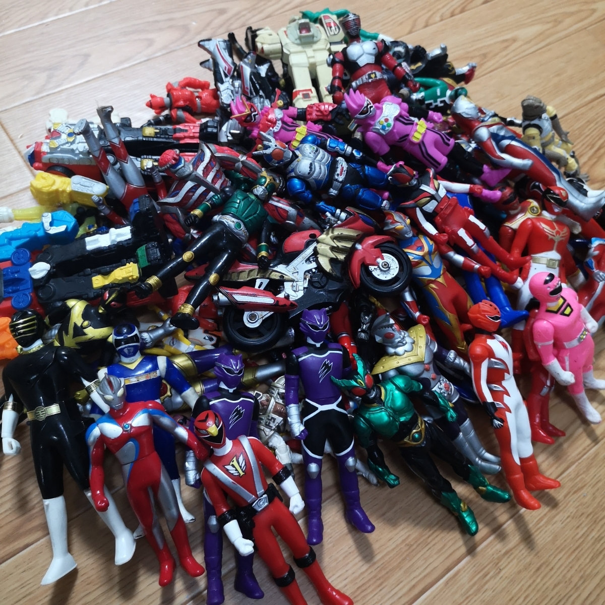 仮面ライダー ウルトラマン 戦隊 他 フィギュア ソフビ人形 100体