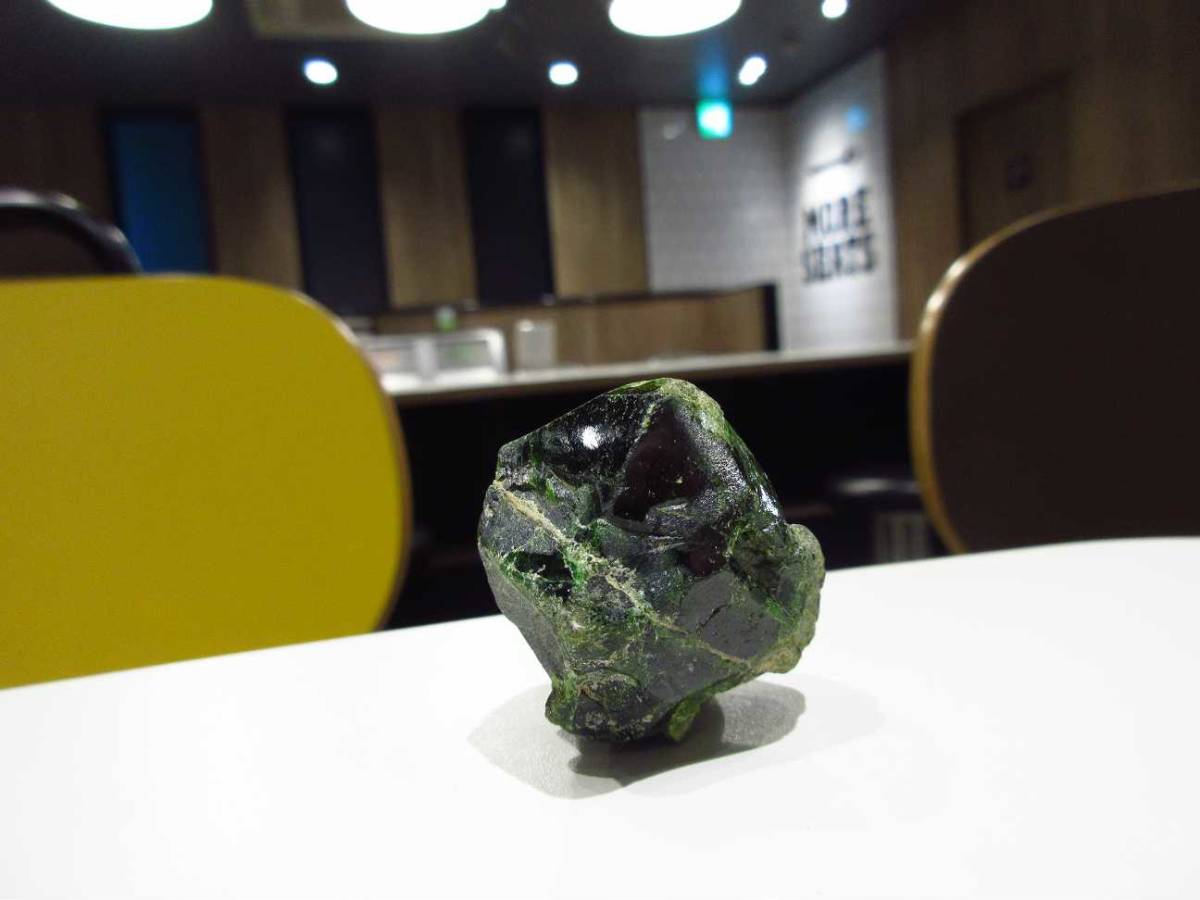 イラン産 デマントイドガーネット 翠柘榴石 原石 灰鉄柘榴石 結晶