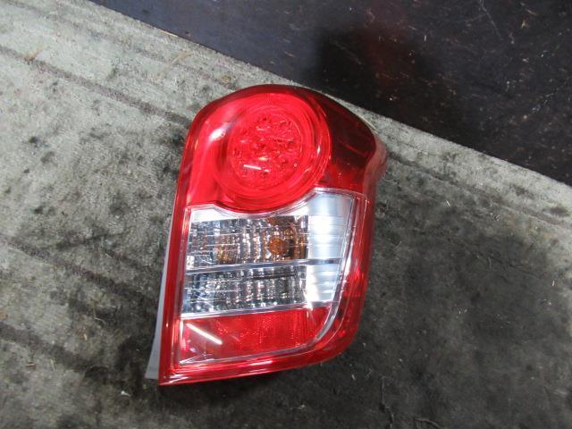 カローラフィールダー DBA-NZE141G 右テールランプ 040 13-100 X HID