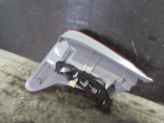 カローラフィールダー DBA-NZE141G 右テールランプ 040 13-100 X HID