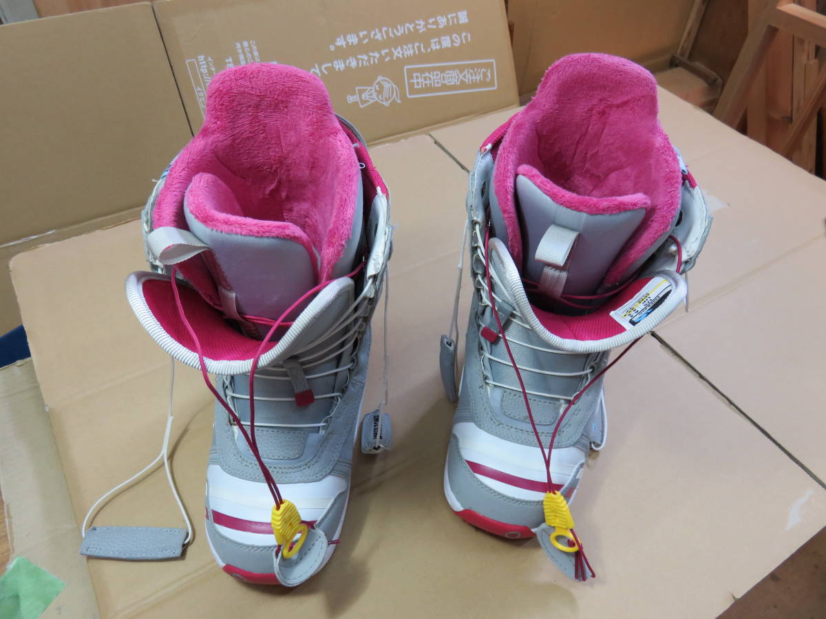 人気，お買い得 BURTON スノーボード用ブーツ 23.5 グレー＆ピンク(23.5cm)｜売買されたオークション情報、yahooの商品情報をアーカイブ公開 - オークファン ソフトブーツ