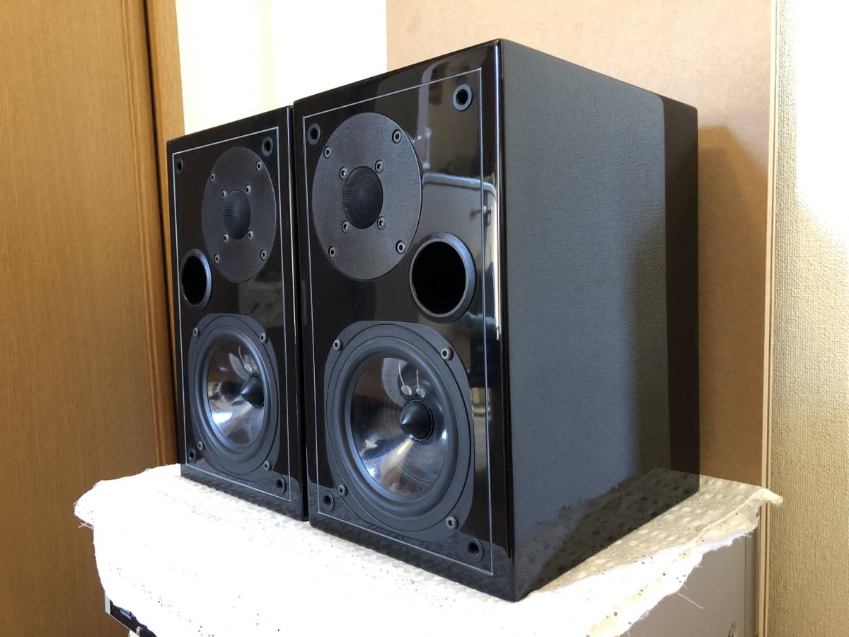 Usher - reviews: S-520 S520 SW-520 & S audio 6moons Monitors
