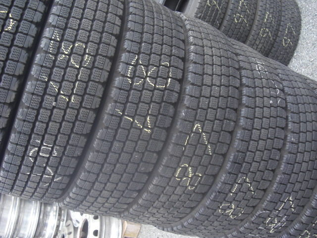 価格｜225&frasl;80R17.5 ブリヂストン W910 BRIDGESTONE 123&frasl;122 225&frasl; 80r17.5 w900の通販 タイヤ w910 225／80r17．5の通販 ヨコハマタイヤ W999 STUDLESS V-STEEL 価格.com