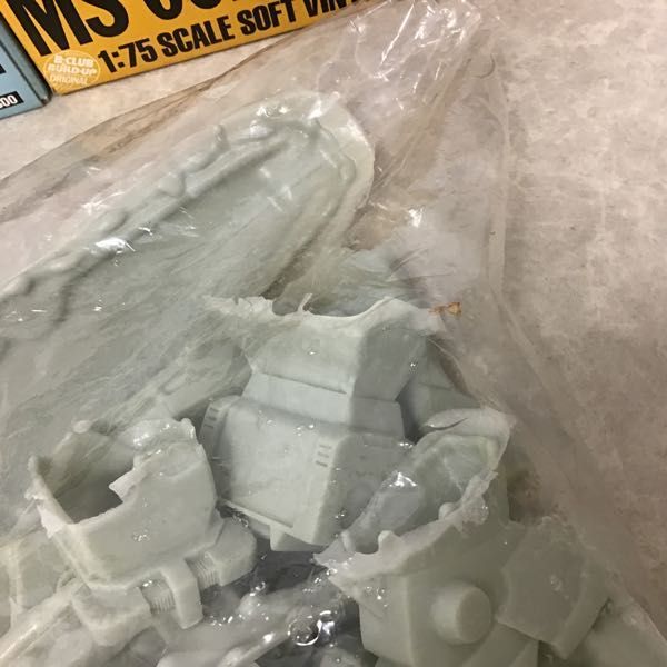 1円～ バンダイ B-CLUB 1/75 機動戦士ガンダム 0080 ポケットの中の戦争 ソフトビニールキット ジム・コマンド ザクFZ 他