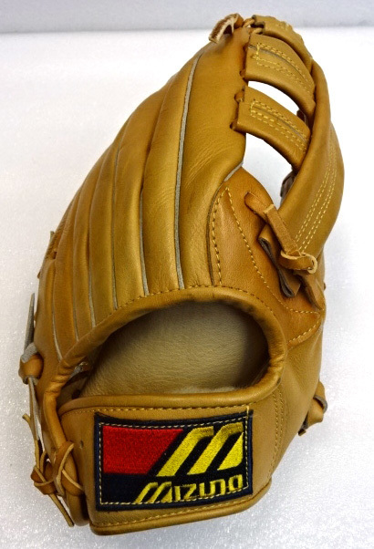 希少　ミズノ　MIZUNO　旧ロゴ　プロフェッショナル　ワールド　ウィン 　外野 1970年代 当時物 MIZUNOミズノ ワールドウィン プロフェッショナル