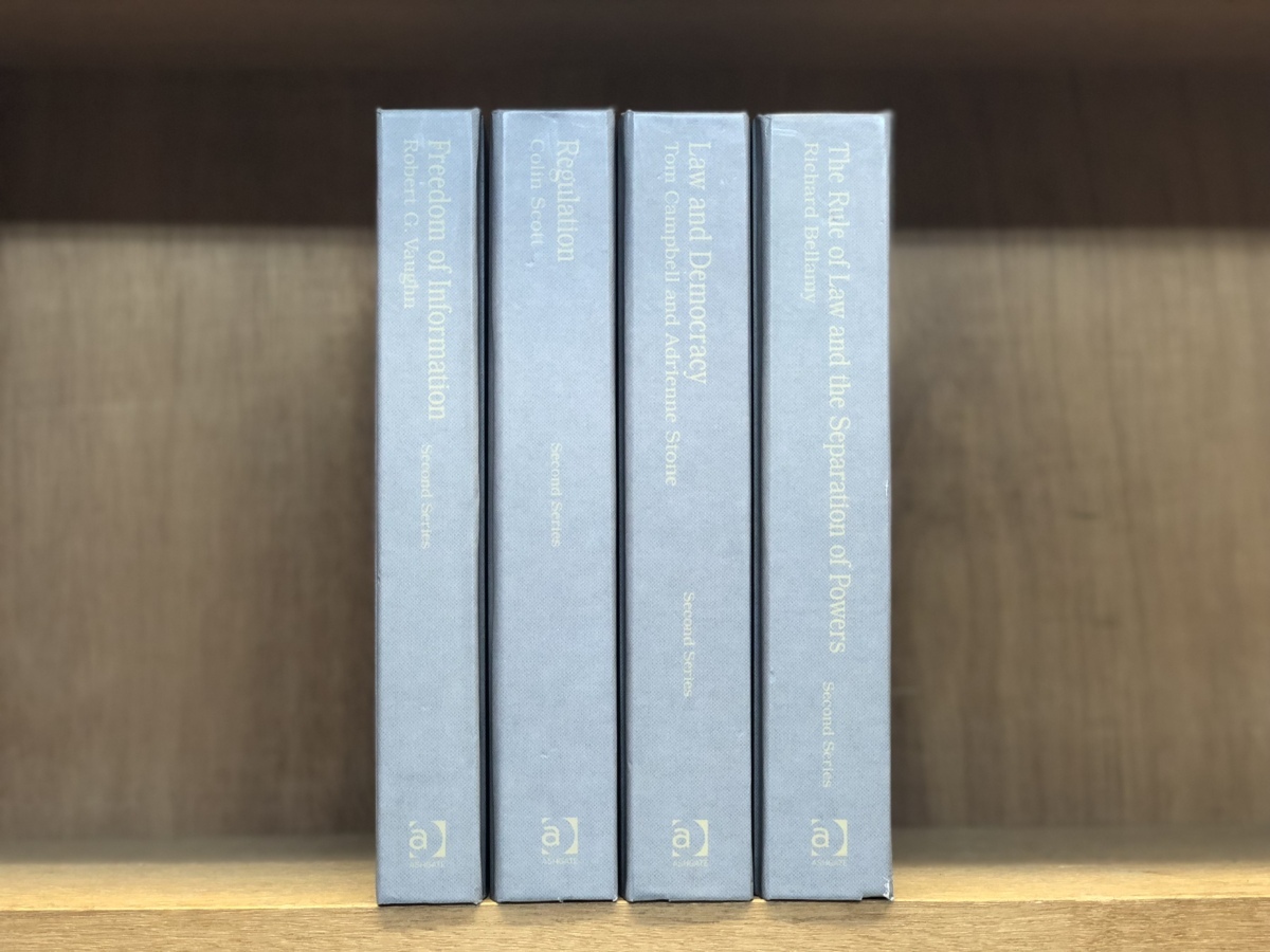 洋書 ディスプレイ 古書まとめ 「大判グレー4冊」セット ,大判グレー