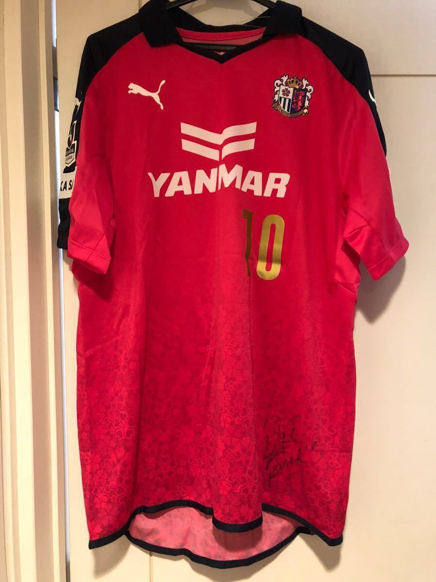 【大人気，新品】 セレッソ大阪 フォルラン直筆サインユニフォーム 品 サイズ2XO(応援ユニフォーム、ウエア)｜売買されたオークション情報、yahooの商品情報をアーカイブ公開 - オークファン 応援ユニフォーム、ウエア