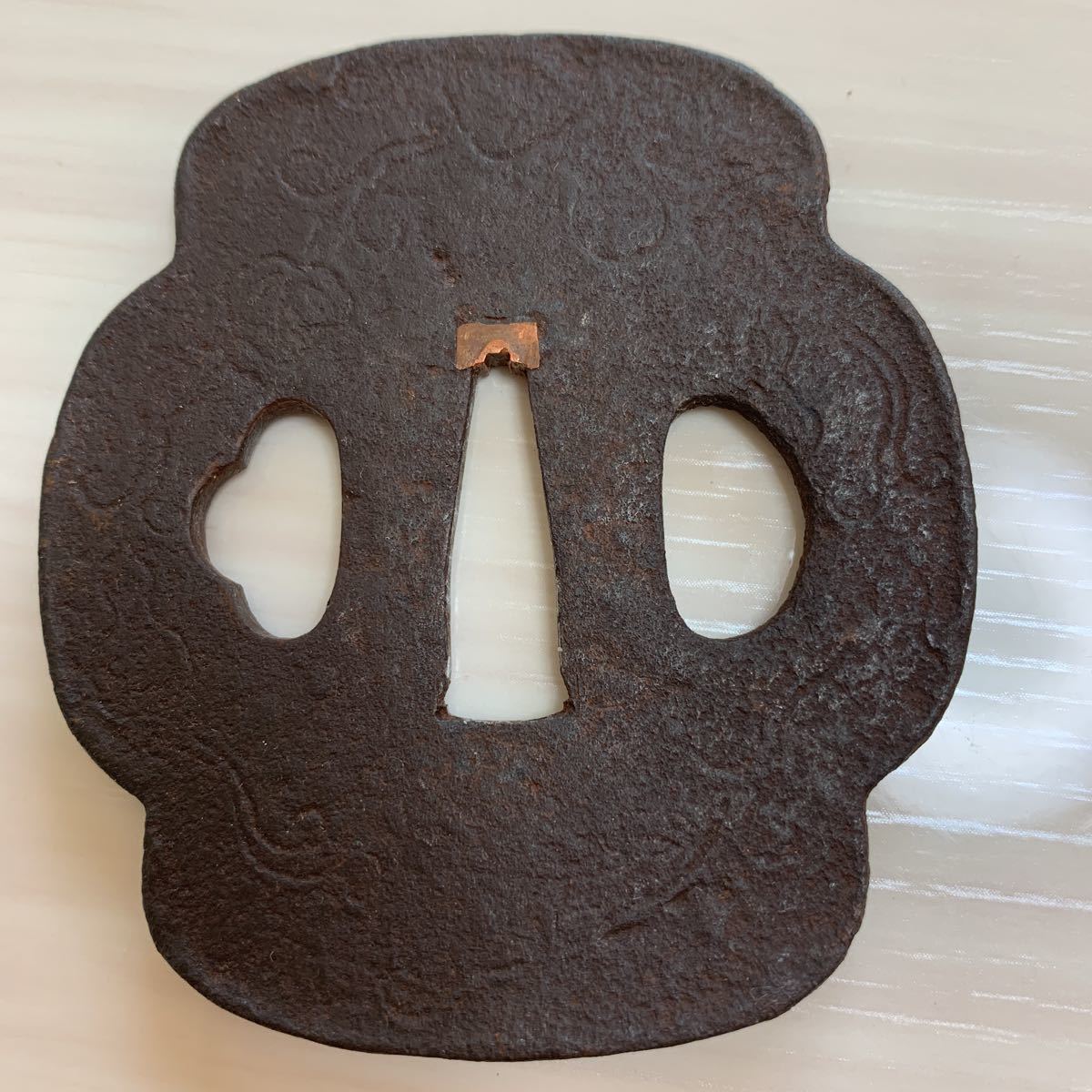 伝統的な鉄製鍔(つば) 名有り 鍔 信家 Design Tsuba 誠友堂 of | 信家(TU-098144)｜刀・日本刀 刀