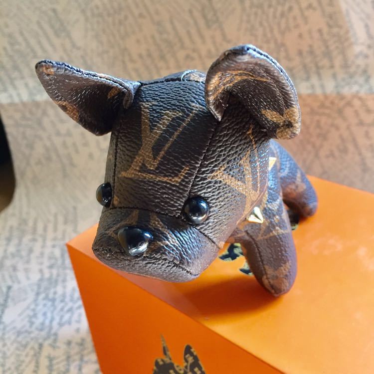 ルイヴィトンノベルティワンちゃんキーホルダー