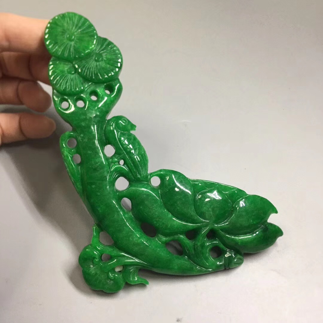 はる 友人経年品 貴重 翡翠製 翠玉【花開富貴紋】透空彫 觀賞品 文房置物 賞