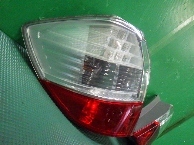 フィット RS GE8 純正 テールSET LED テールランプ 赤白 P7612 26837 