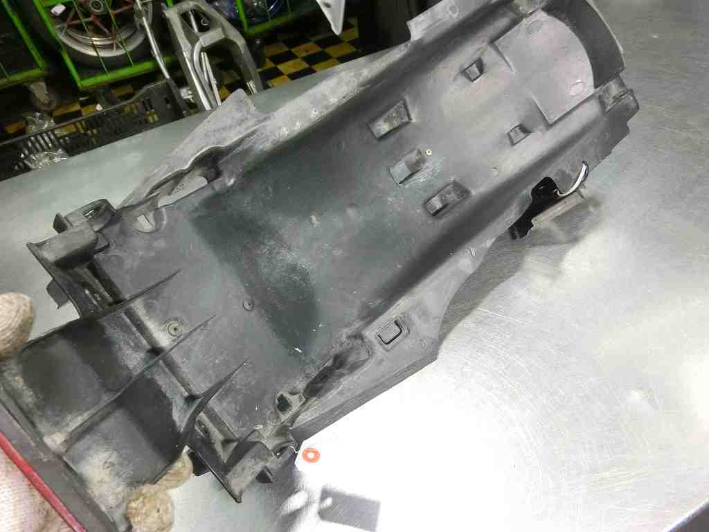 NSR250R リアフェンダー、カットされていない希少？品☆MC21 【公式通販】
