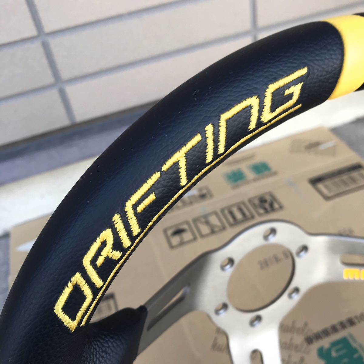 正規品】【美品】MOMO DRIFTING 35パイ ステアリング モモ ド 