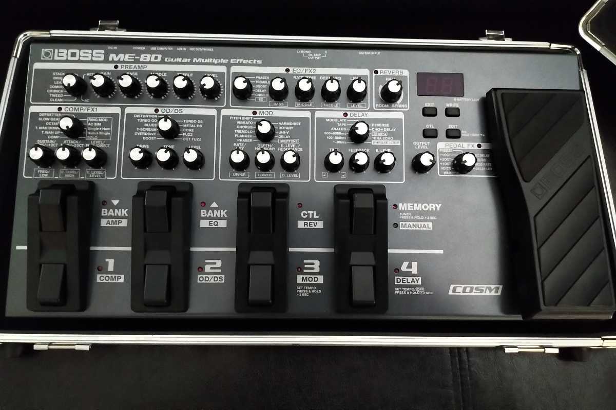 BOSS マルチエフェクター ME-80 ケース付き 美品ハードケース＆AC