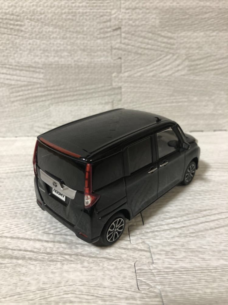 新品 トヨタ ROOMY 非売品 1/30 カラーサンプル ミニカー 黒×白 新品 トヨタ ROOMY 非売品 1/30 カラーサンプル ミニカー 黒×白 1⁄30