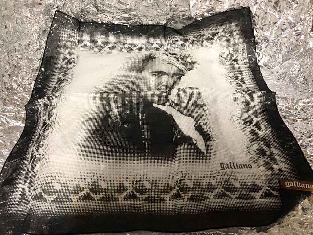 John Galliano ジョン・ガリアーノ 音符 バンダナ john galliano肖像画 ジョンガリアーノ バンダナ イタリア製 Galliano