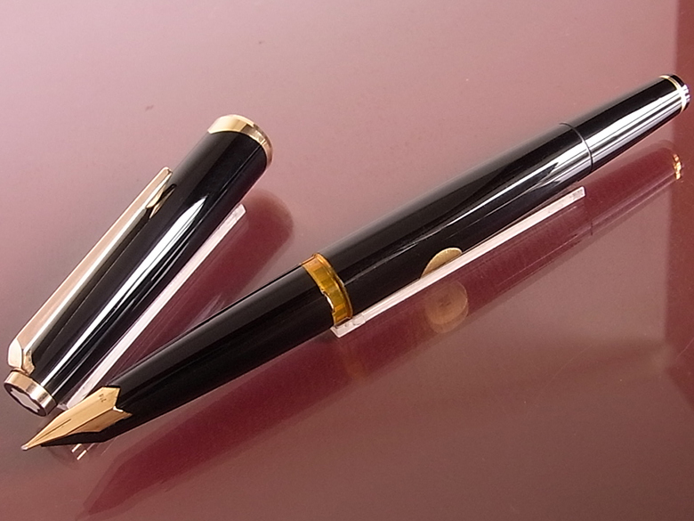 MONTBLANC 万年筆 121 18金 750刻印 モンブラン バーガンディ MONTBLANC 万年筆 121 18金 750刻印 モンブラン バーガンディ