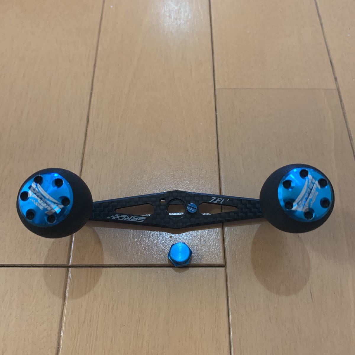 最新作，限定SALE ZPI イナーシャ 92mm ダイワ アブ 右ナット ハンドル カーボンハンドル ブルー(ダイワ)｜売買されたオークション情報、yahooの商品情報をアーカイブ公開 - オークファン ダイワ