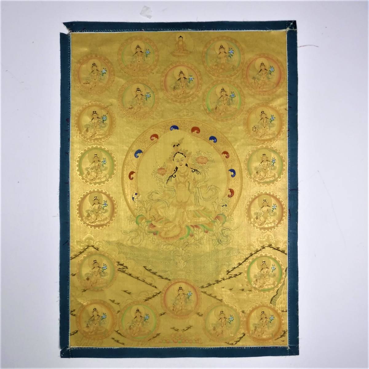 □白多羅菩薩 タンカ（仏画） 黄金に輝くホワイトターラー チベット 