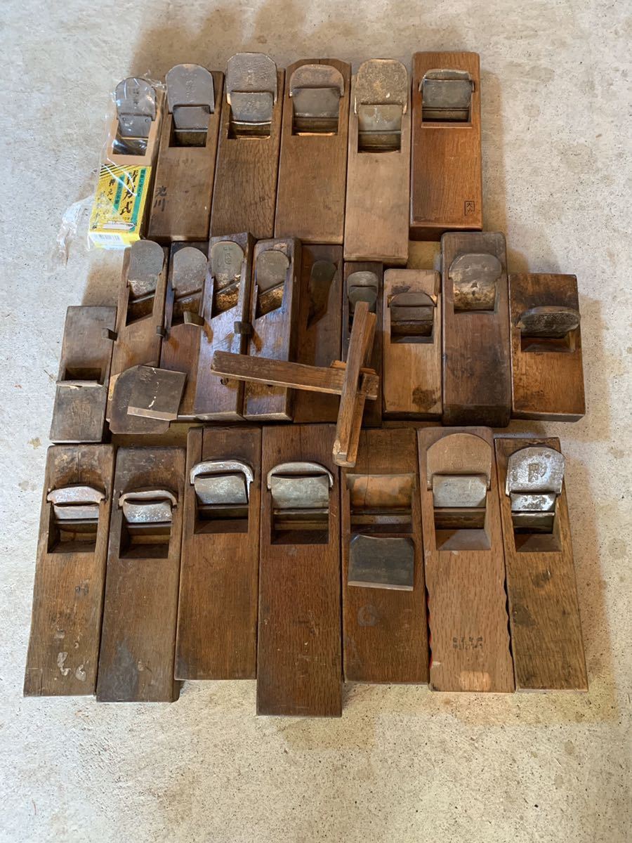 新作入荷，SALE 大工道具 鉋 いろいろまとめてジャンク 検索 鑿 鉋 かんな 家具職人 宮大工 指物 叩き鑿 小刀 天然砥石 鋸 玄能 彫刻 建具 剃刀 仏師(かんな)｜売買されたオークション情報、yahooの商品情報を かんな