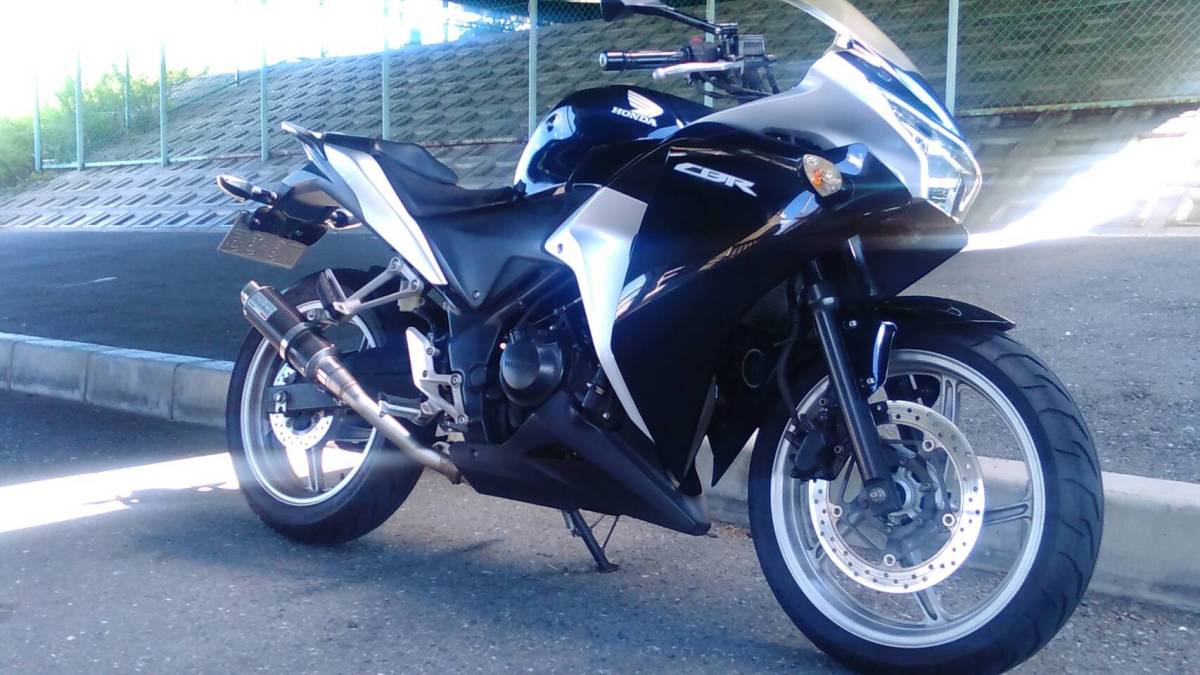 ホンダ CBR250R MC41 2011年式 インジェクション仕様 レオビンチマフラー装着