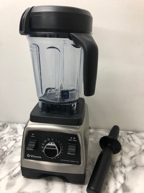買い オンライン Vitamix PRO750 ステンレスシルバー 中古美品 国内正規品