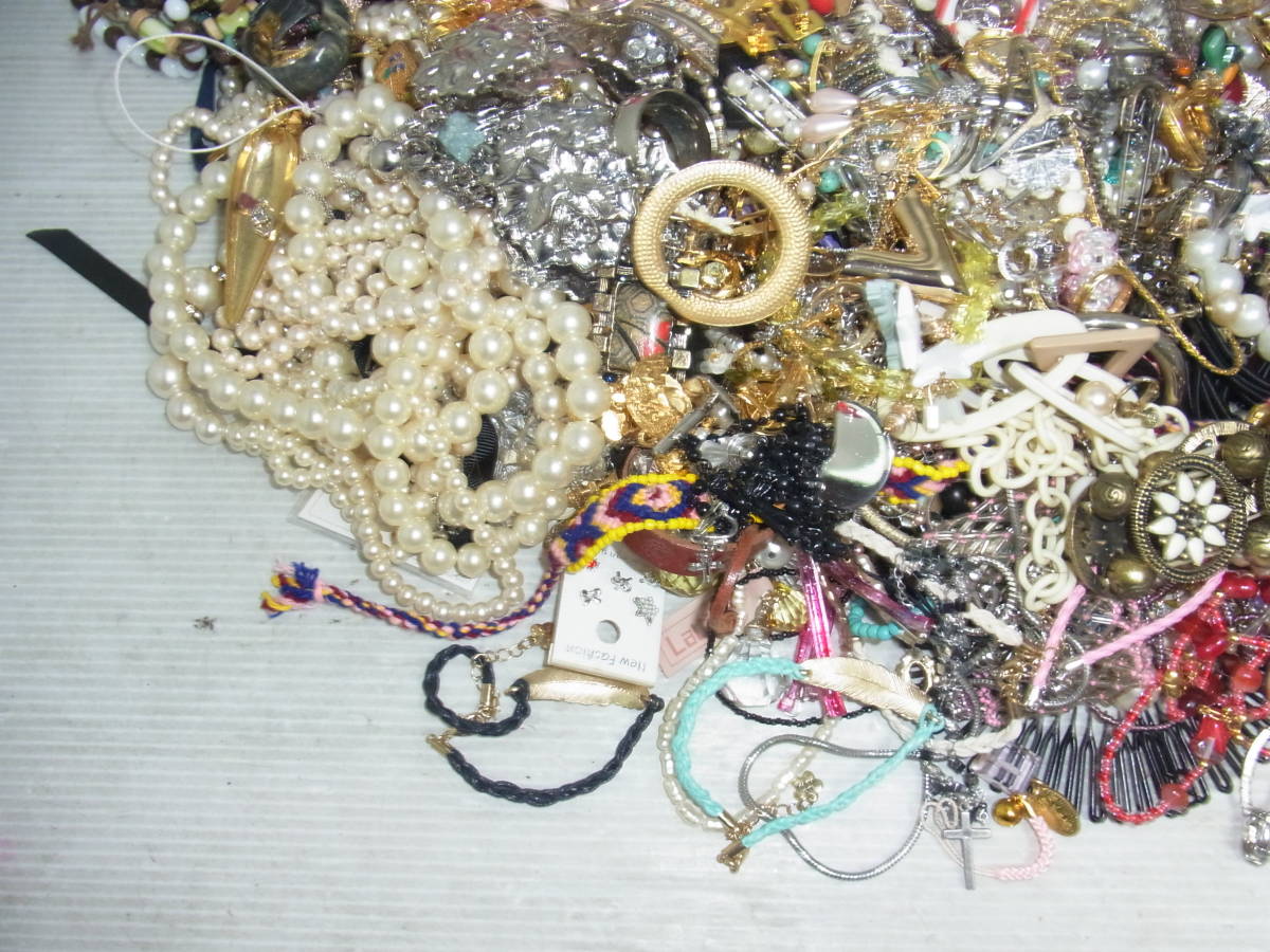 ジャンク 大量 まとめ売り 未選別 アクセサリー色々④ 大量まとめ 2026