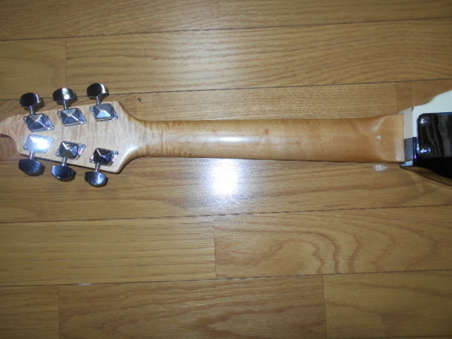 K Junior GARAGE JUNIOR K-garage アンプ内蔵 ͜· ミニギターV型 白黒