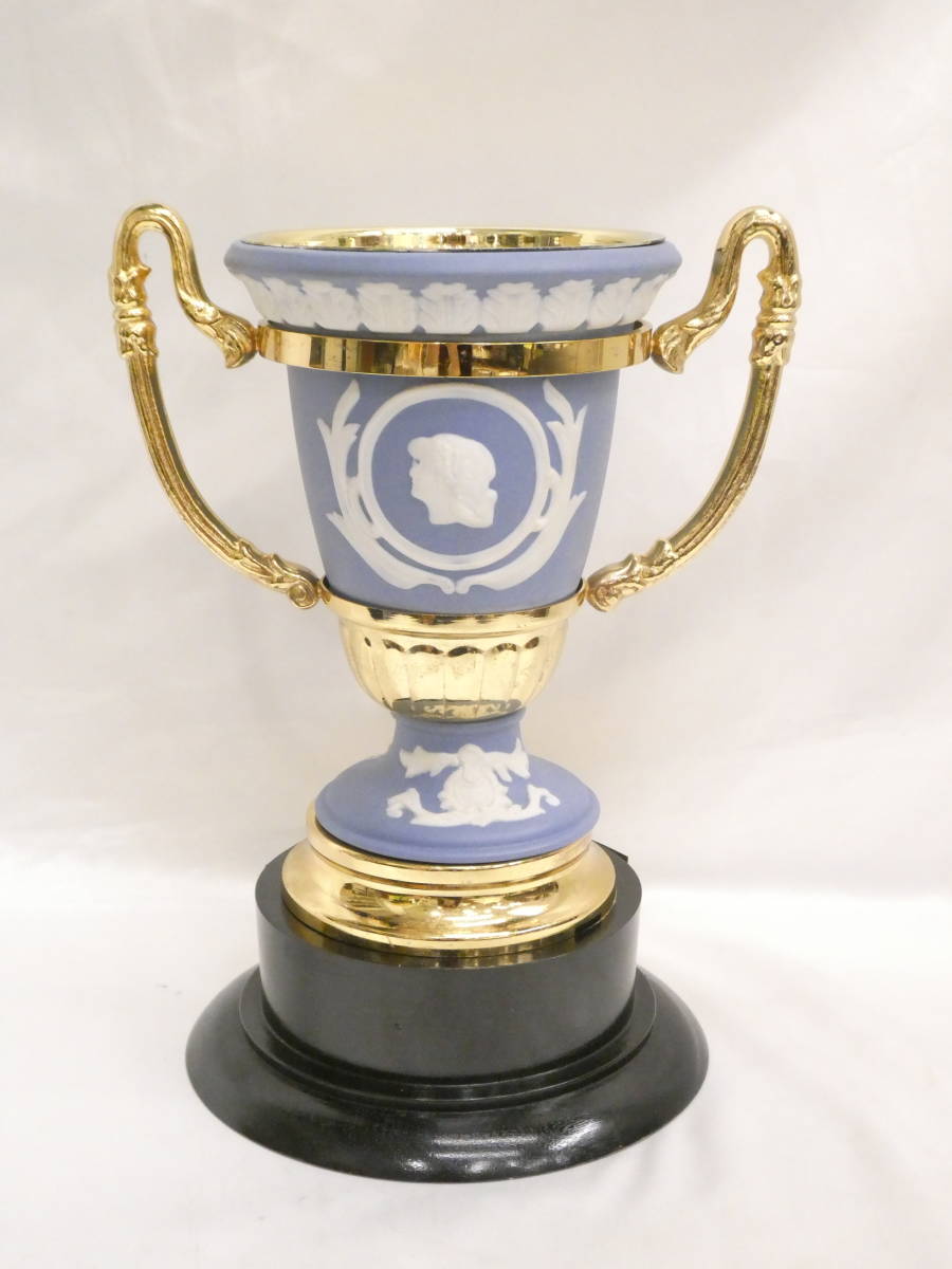  WEDGWOOD ウェッジウッド ジャスパー ペールブルー トロフィー 高さ 約 25.5㎝ 置物 オブジェ インテリア R(ウェッジウッド)｜売買されたオークション情報、yahooの商品情報をアーカイブ公開 - オ ウェッジウッド