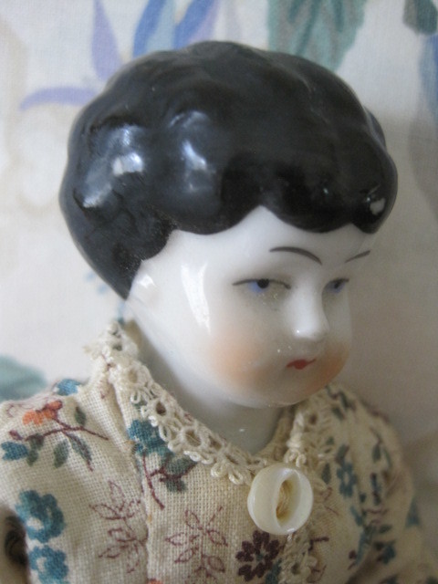 アンティーク アンティーク*チャイナへッドドール*Hertwig社*1880年