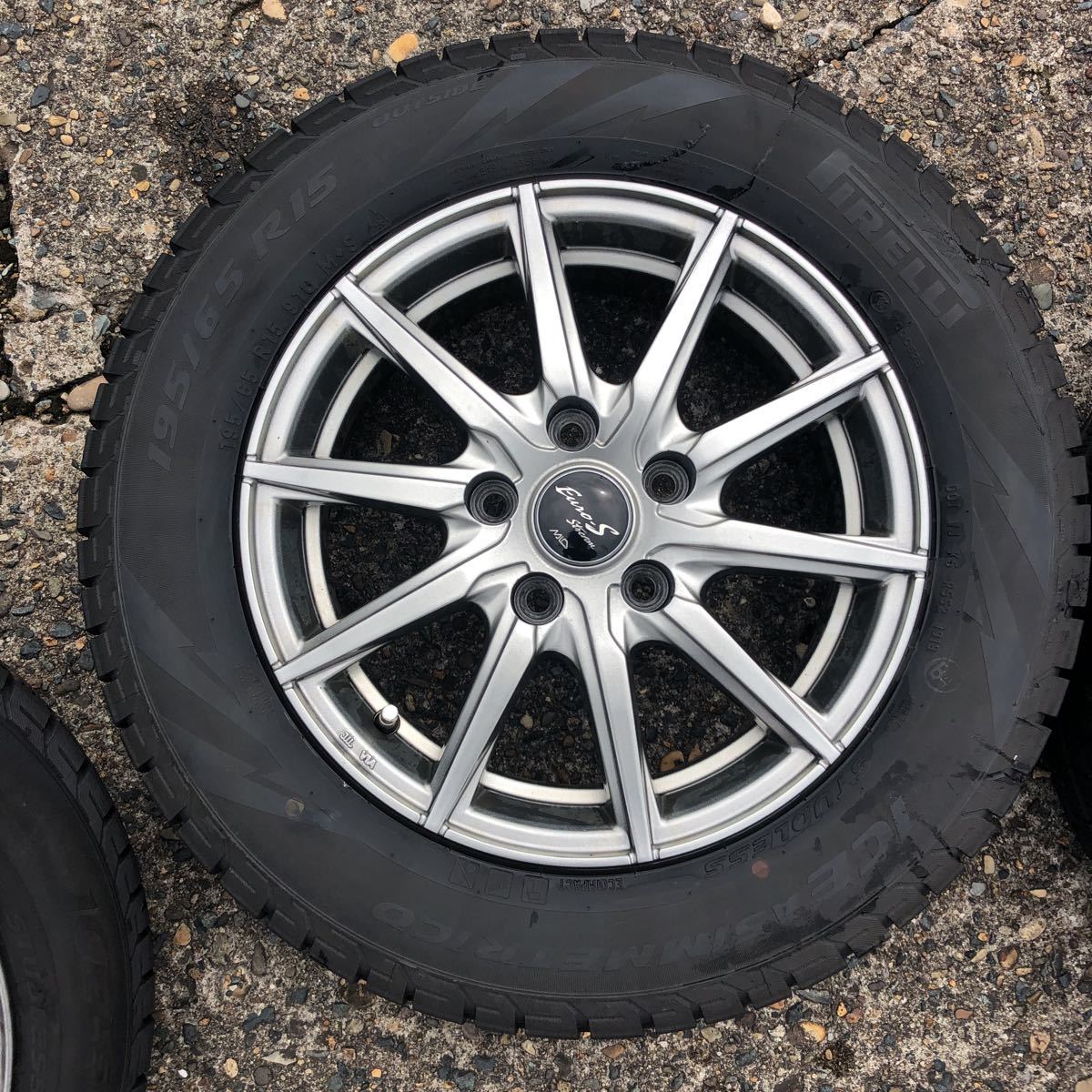 溝あり良品 2018年製195/65R15 アルミ スタッドレスタイヤ付き4本 