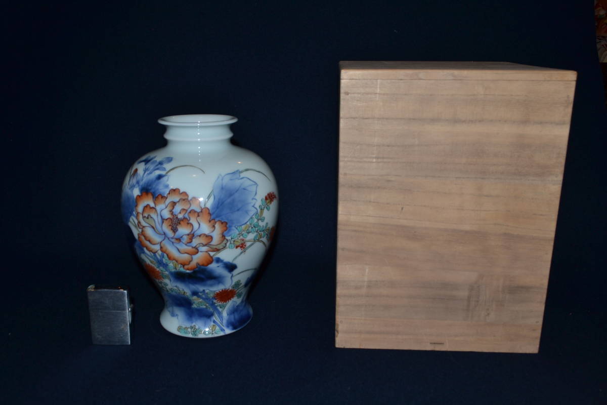 色絵薄墨草花文花瓶 十三代今泉今右衛門（造）共箱 118【色鍋島】今泉
