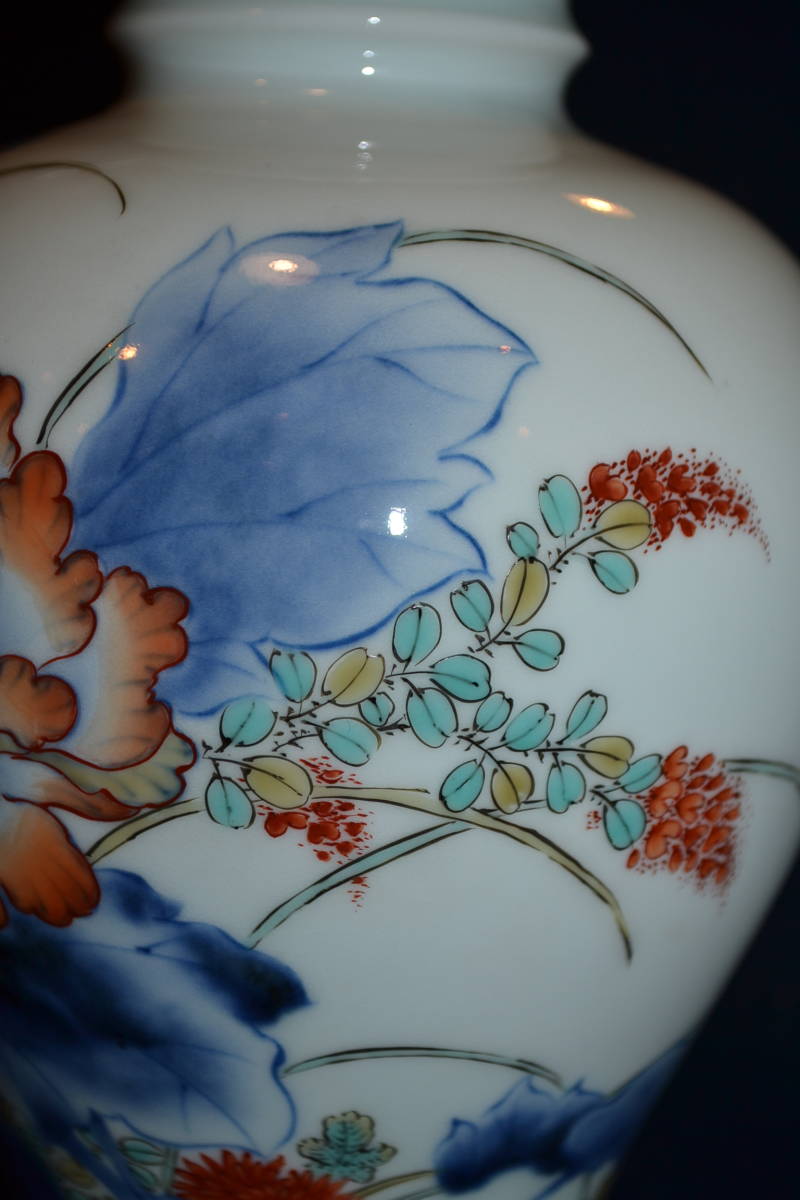 色絵薄墨草花文花瓶 十三代今泉今右衛門（造）共箱 118【色鍋島】今泉