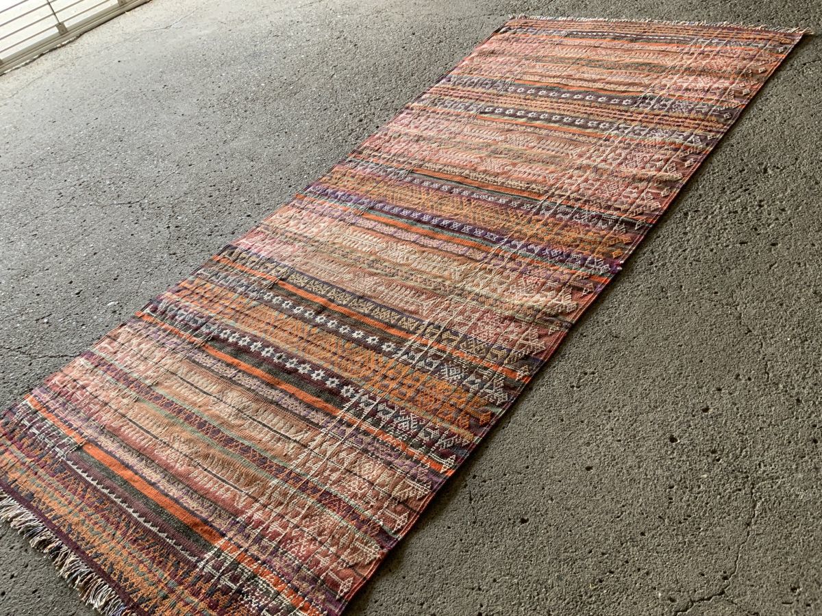最安値，本物保証 285&times;122cm アフガニスタン ヘラート産 キリム ラグ アンティーク家具 マジック カーペット 03AEAKE201028003D(カーペット一般)｜売買されたオークション情報、yahooの商品情報をアーカイブ公開 - カーペット一般