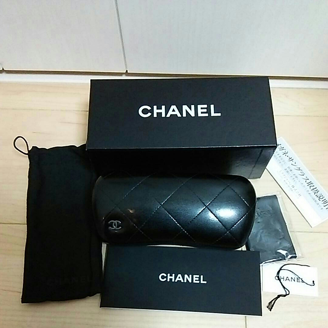 CHANEL シャネル　サングラス ケース・メガネ拭き付き シャネル CHANEL サングラスケース 箱 メガネふき CHANEL シャネル