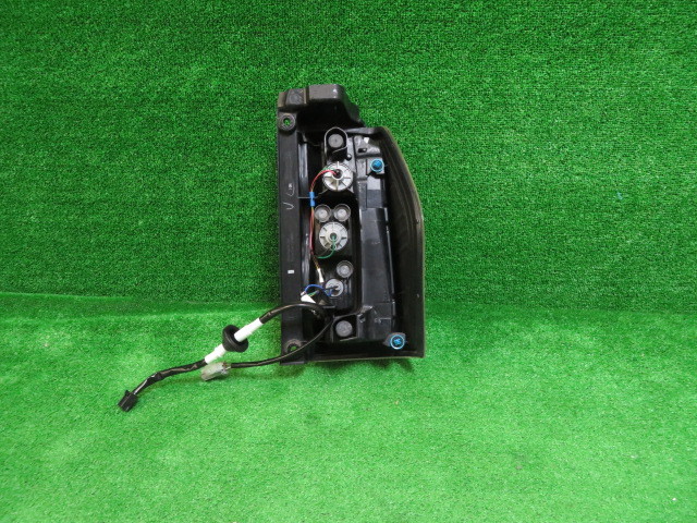 LA600S タントカスタム トップエディション 左テールライト